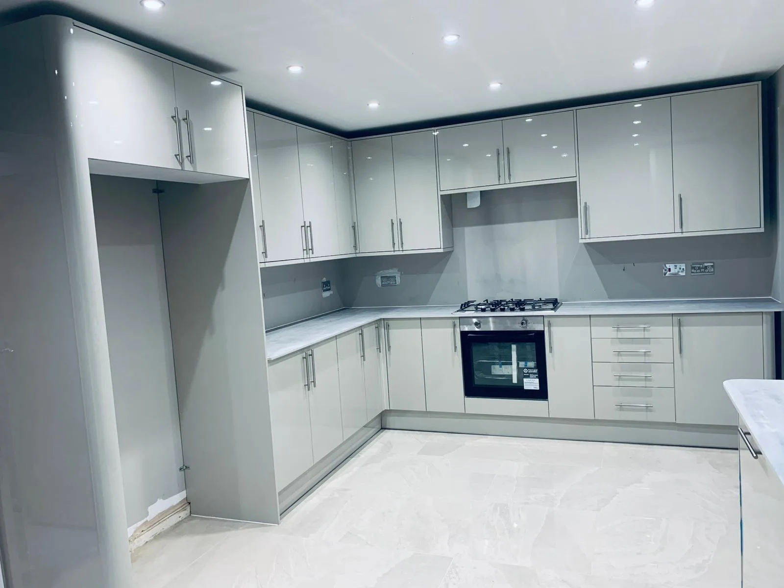 Kitchen fitters in London installing fitted kitchen units, worktops and integrated appliances